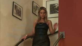 Online film Blonde in leather dress