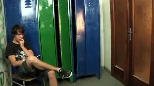 Online film Gay Jock Gets Plenty Of Cock In Locker Room
