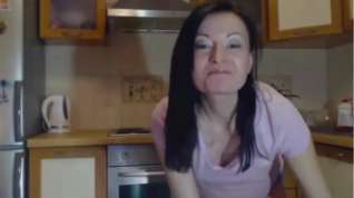 Online film Pregnant kitchen cam