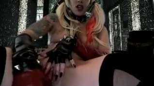 Online film Harley Quinn Cosplayer fucks herself with a Dildo
