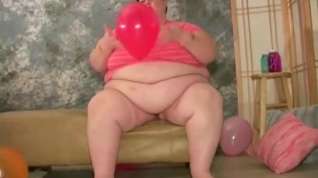 Online film BBW Plays with Ballons