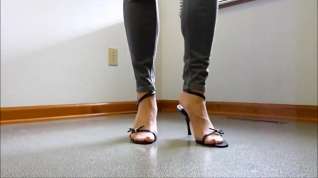 Online film Mature shows Her feet in jeans