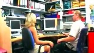 Online film Jolie blonde dans un bureau