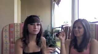 Online film 2 girls smoking