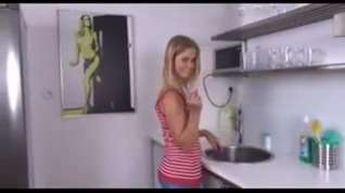 Online film Amateur - Hot Blond Fingers and Toys in kitchen