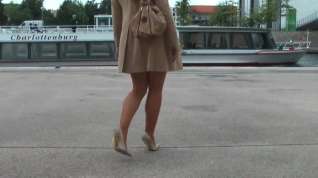 Online film Classy lady strolling through berlin in high heel stilettos