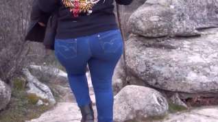 Online film Phat latina walking a trail