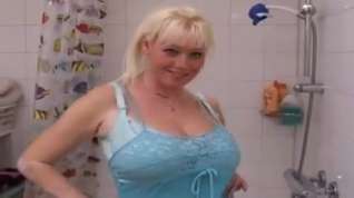 Online film Busty Blonde Shower