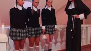 Online film Three schoolgirls and a Nun