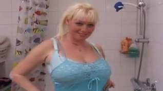 Online film gros seins sous la douche