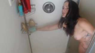 Online film Savannah taking a shower