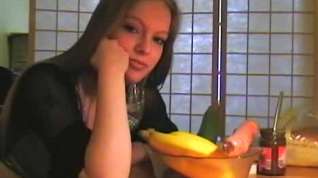 Online film Stretching pussy with food insertions
