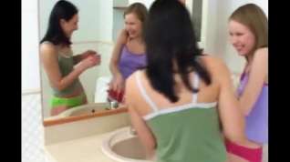 Online film Two lesbians in the bathroom