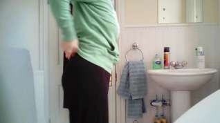 Online film MILF caught on bathroom cam