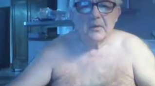 Online film grandpa show his body