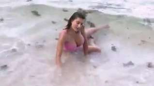 Online film Busty at the beach