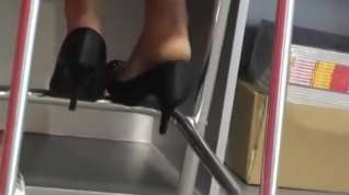 Online film Hostess shoeplay- feet hurt!