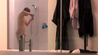 Online film gorgeous girl spied in shower