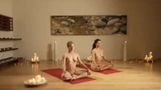 Online film Naked Yoga