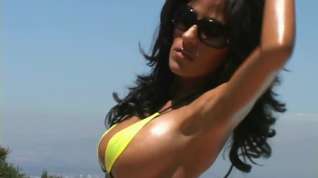 Online film perfect brunette with an amazing body