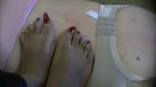Online film Long toenails back scratches