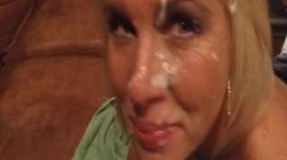 Online film Cumming on her face while someone fucks her