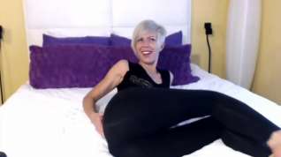 Online film Blonde teases in yoga pants and dildo