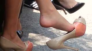 Online film Candid Dangling Shoeplay Feet in Heels