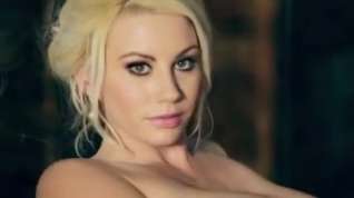 Online film Sarah Summers is showing off her curves