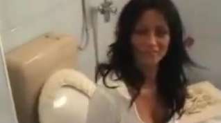 Online film Exotic Babe Gives Head in Toilet by snahbrandy