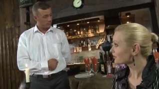 Online film BBQ Beautiful Blonde Rearended In Restaurant
