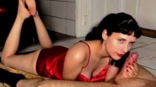 Online film Saffron Giving Blowjob With Satin Knickers