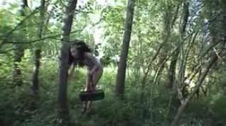 Online film LAETITIA ATOMIX French MILF in the woods