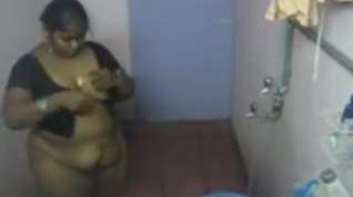 Online film desi- south indian aunty bathing