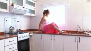 Online film Hairy Elisa in Kitchen