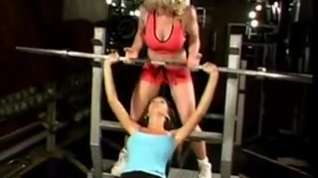Online film Anita and Kelsey in the gym