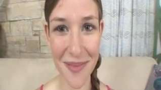 Online film Sweet beauty takes the facial