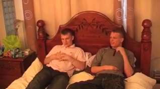 Online film Hot Brit Buddies in Bed