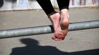 Online film barefoot soles
