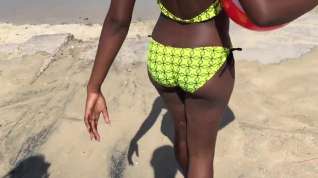 Online film 2 hot Jamaican Ebony Babes shake their Asses on the Beach