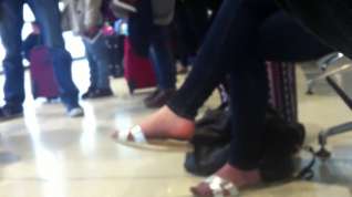 Online film Candid sandal dangling at airport (faceshot) pt2