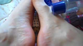 Online film Massaging Oil on My Feet