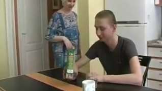 Online film Russian Redhead Milf in kitchen