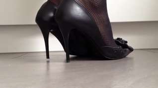 Online film Excellently popping classic high heels
