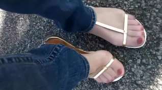Online film Gold sandals