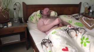 Online film Hairy gay bear lying on the bed
