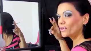 Online film Smoking woman - mirror, makeup + 120
