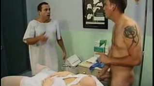 Online film Attentive tranny doctor takes care