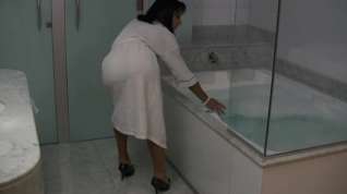 Online film Sexy Nicolly Navarro pleases herself in a bathroom