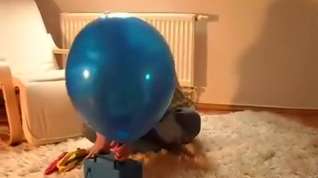 Online film Sit to pop some bigger balloons